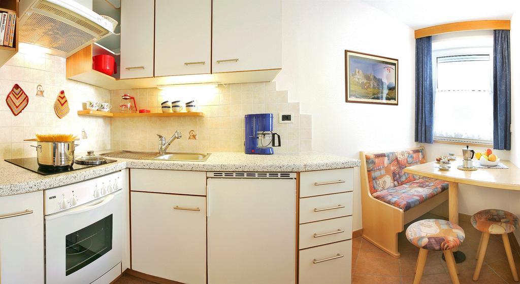 Apartments La Baita Santa Cristina Val Gardena Стая снимка