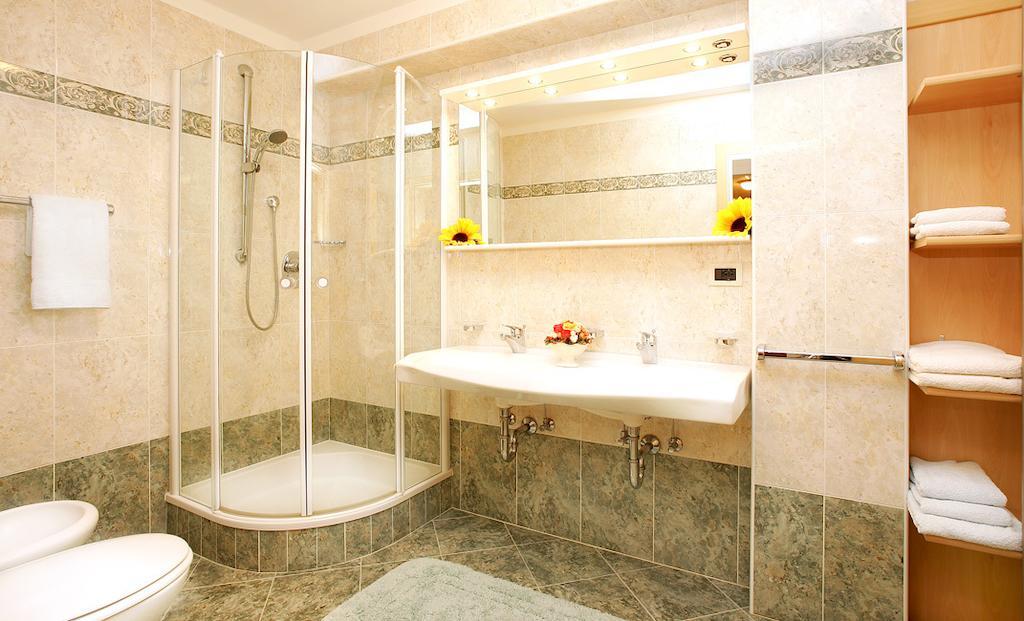 Apartments La Baita Santa Cristina Val Gardena Стая снимка