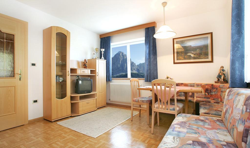 Apartments La Baita Santa Cristina Val Gardena Стая снимка